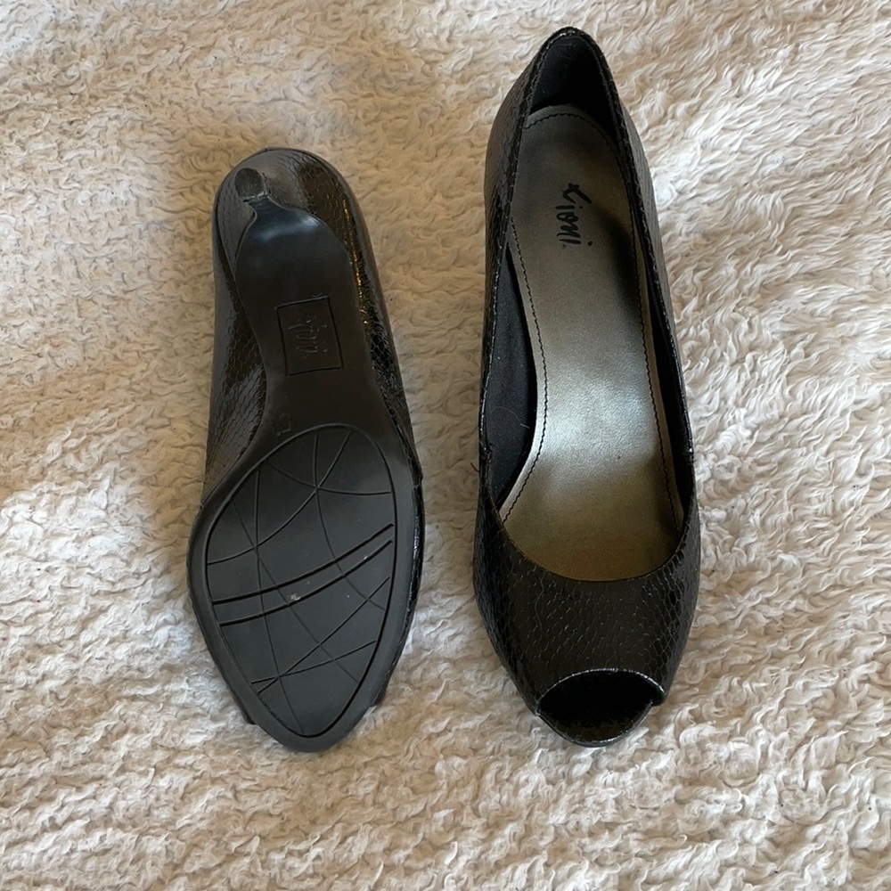 Open toe black heels